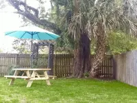 Charming 4 bedroom / 2 bath Home Walking Distance To Beach - 2つ星