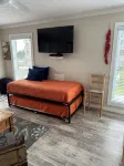 OCEANFRONT@The Lucky Duck- 100% renovated, clean, cozy & well-appointed. - 2-Star