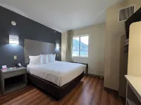 Econo Lodge - parking