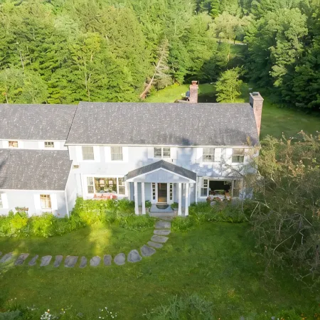 Edson Hill- 5 acres, Dogs/ Views/ Pond /Sledding/ Pingpong  and Air hockey .