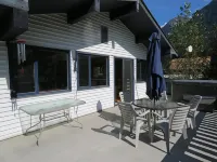 Bear Valley Guesthouse - parking