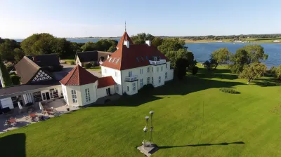 Gl. Avernæs Sinatur Hotel & Konference Hotels in Faborg