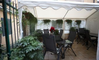 Flatinrome Trastevere Deluxe Rooms - Green Patio