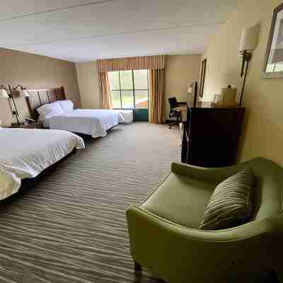 Hampton Inn & Suites Lake George Rooms