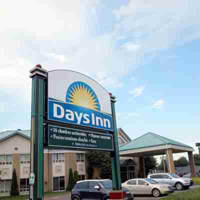 Days Inn by Wyndham Montmagny Hotel Exterior