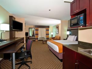 Holiday Inn Express & Suites Jackson/Pearl Intl Airport