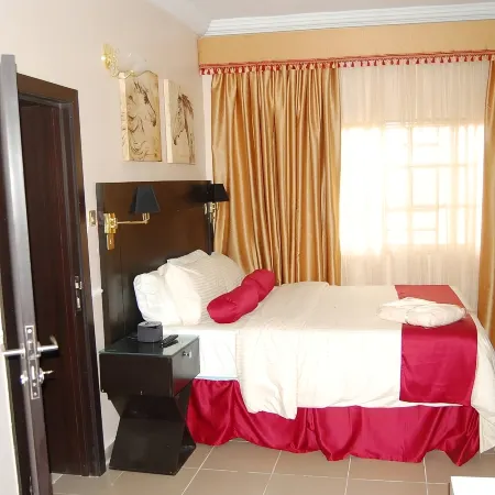 144 Suites Luxury Hotel Отели в г. Йенагоа