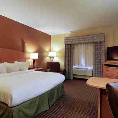 Hawthorn Suites by Wyndham Minot Rooms