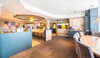 Oldham (Broadway) Hotels in Middleton