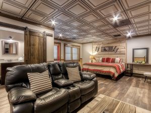 Cuddlin' up, Er209 - Luxury at Its Finest and Location That Can't Be Beat! Cabin