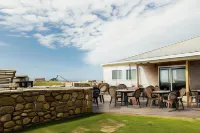 Pleasant View Inn Hotels in Вестерлі