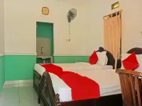 Family Homestay Annur Syariah Hotels in Cigombong