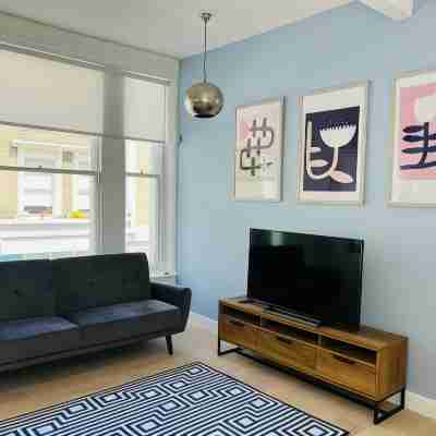 Gorgeous Split Level Belsize Park Apartment Rooms