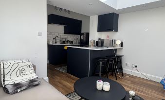 Newly Refurbished 1-Bed Apartment in Croydon SE25