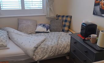 Aylesbury Lovely Double and Single Room