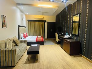 Hotel Amazone Residency - DLF Phase 3