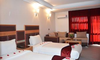 2. Hotel Cl..
