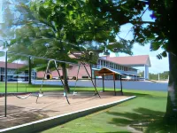 Twelve Oaks Inn - Motels