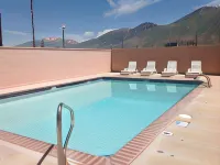 Days Inn by Wyndham Springville - Pools