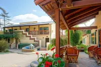 Blue Iguana Inn Hotels in Ojai