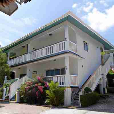 Divers Lodge Guest House Hotel Exterior