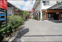 RedDoorz Near Sam Ratulangi Airport Manado Hotels in Mapanget