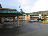 Travelodge by Wyndham Merritt - parking
