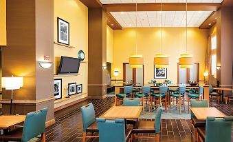 Hampton Inn & Suites Chesapeake-Square Mall