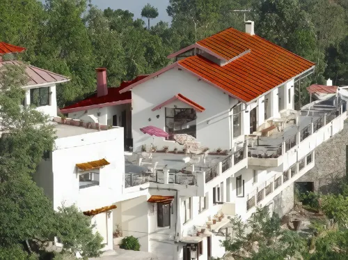 Woodsvilla Resort Ranikhet Hotels in Turkaura