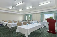 Ramada by Wyndham South Waco - Parkering