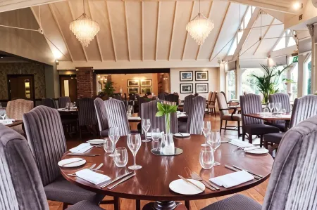 The Moat House Отели в г. Брадли