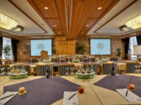 ホテル ツム エアディンガー ワイスブロイ エルディングのホテル