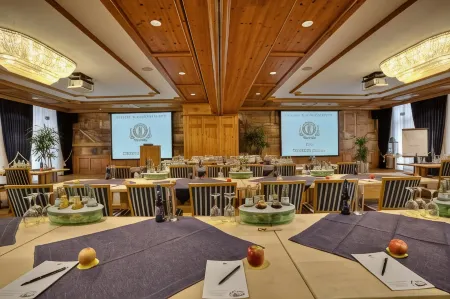 Hotel Zum Erdinger Weißbräu Отели в г. Эрдинг