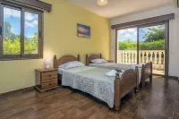 Fabulous Villa in Coral Bay Near Beach, Amenities