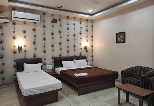 Hotel Holiday Palace - Housity