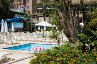Cosmopolitan Hotel - Pools