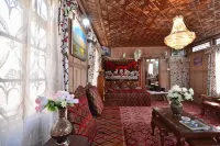 Golden Hopes Group of Houseboats