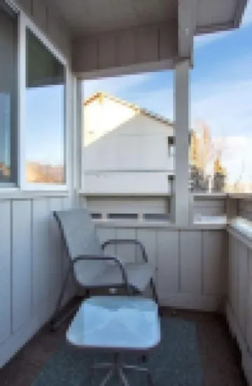 Lakeside Escape in the Heart of Anchorage - 2BR/2BA Condo -Views, Garage, Patio