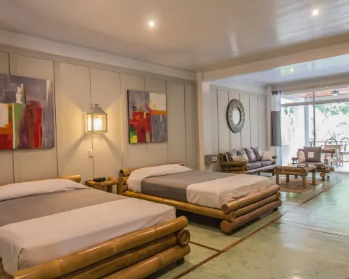 Hotel Plaza Yara โรงแรมใกล้ท่าจอดเรือ Pez Vela
