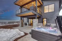 Mountain Views and Hot Tub - Stunning Rustic Luxury Haven