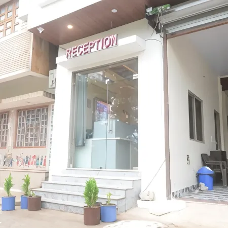 Hotel Shri Dhwaja Inn