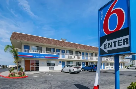 Motel 6 Lost Hills, CA