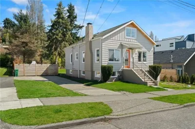 5-bedroom vacation home just 7 minutes to T-Mobile Park Hotels near Target