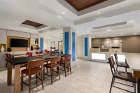 Holiday Inn Express & Suites Shawnee I-40