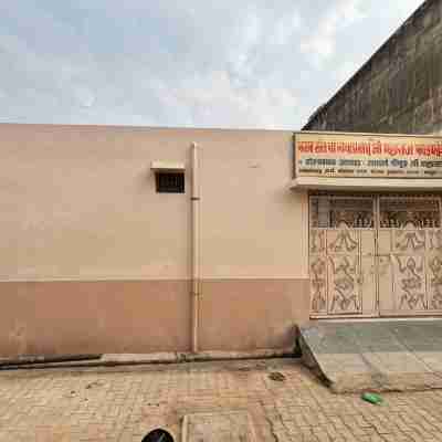 Shri Gaya Prasad Dham Hotel Exterior