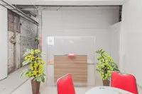 RedDoorz @ Gedangan Sidoarjo فنادق في Gedangan