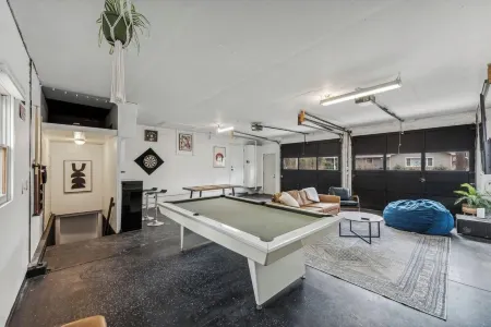 Secluded Oasis: 4 Bedrooms, 3 Blocks to Downtown