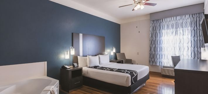 La Quinta Inn & Suites by Wyndham Kingwood Houston IAH Airpt Hotels in Harris County