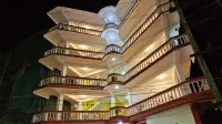 Hotel Rishiraj Các khách sạn gần Sân bay Rowriah