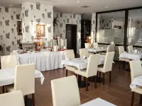 Jade Hotel-Ezüsthíd Hotel Hotels in Veszprem